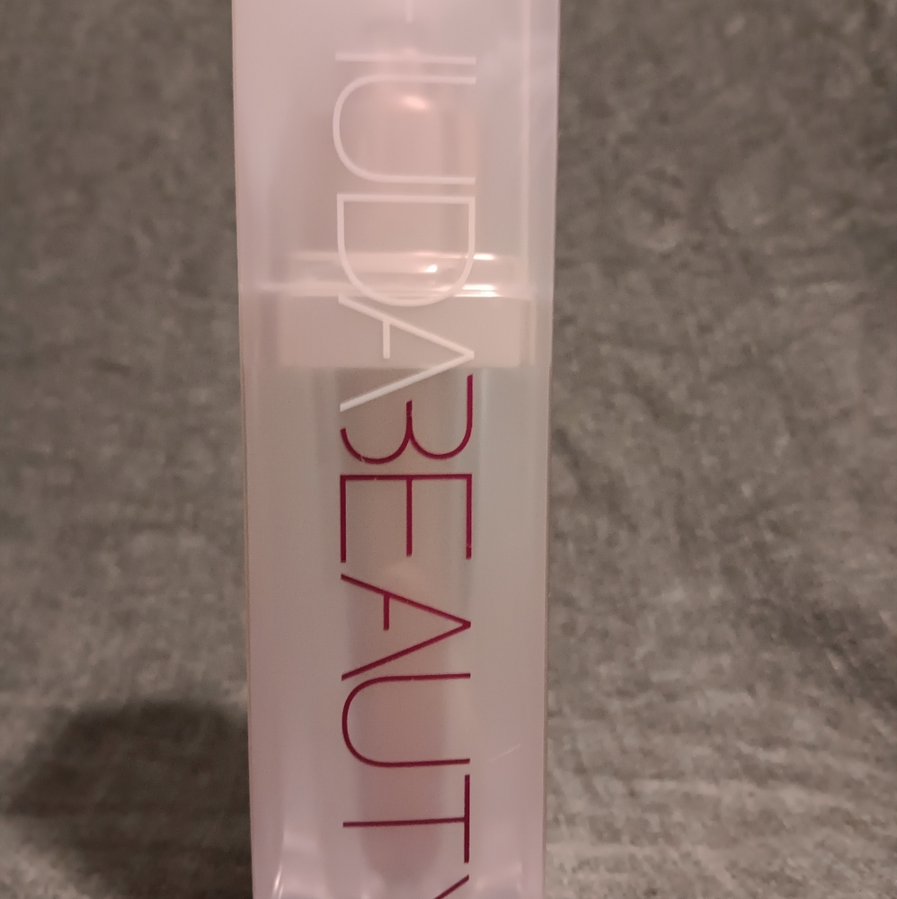 Huda Beauty NYMPH in Aurora